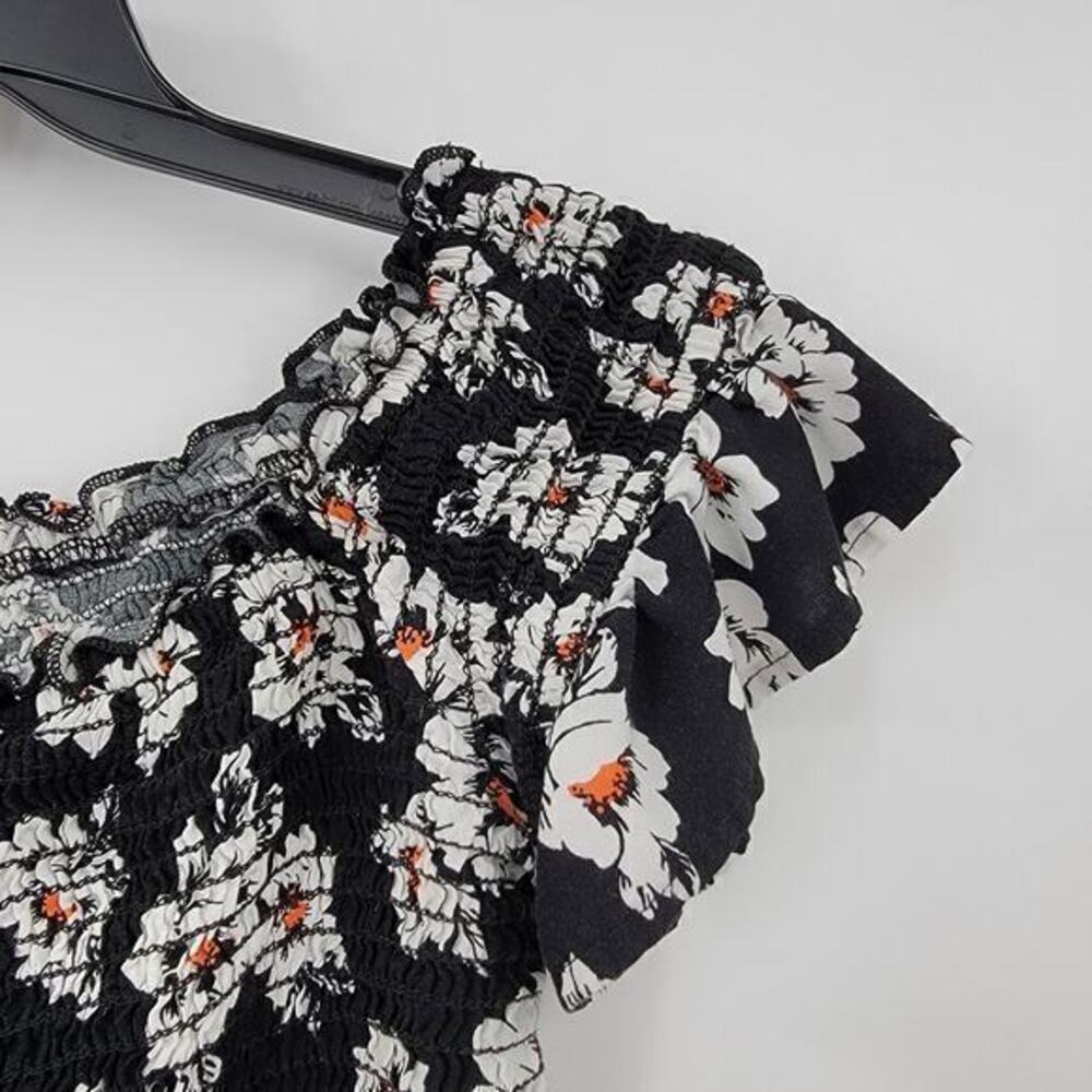 BOG Collective Women's Daisy Floral Smocked Flutter Sleeve Cropped Top Black XS - Picture 3 of 8